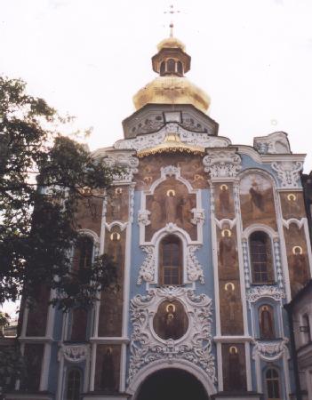 Lavra-Entry-L.jpg (29102 bytes)