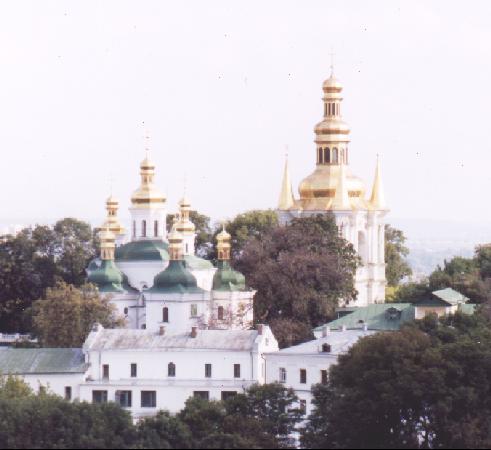 Lavra-buildings-L.jpg (27645 bytes)