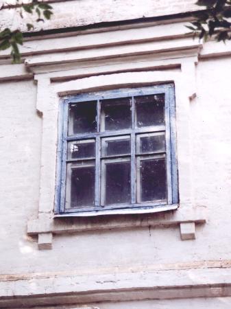 Ohrloff-window-L.jpg (25882 bytes)